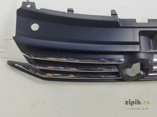 Решетка радиатора (черная, 3 хром полосы) седан POLO 5 15-20 для VW 