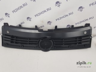 Решетка радиатора (черная, 2 хром полосы) седан POLO 5 10-15 для VW 