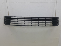 Решетка переднего бампера центральная (рест., черная полоса) седан POLO 5 15-20