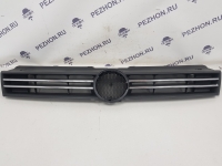 Решетка радиатора (черная, 2 хром полосы) седан POLO 5 10-15